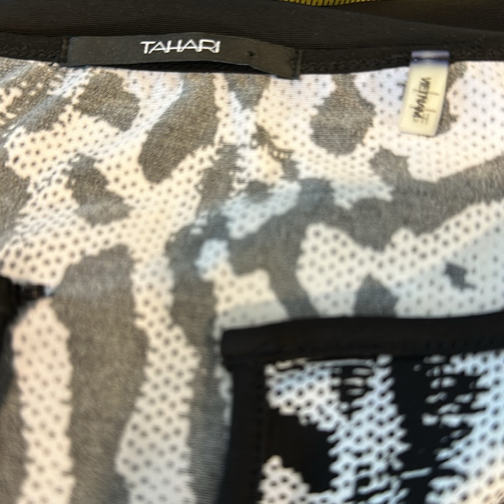 Tahari black and white animal print top - Picture 6 of 8